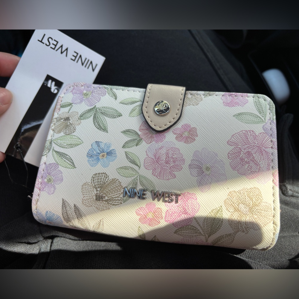 Nine West Cream Floral Snap Cardholder Wallet